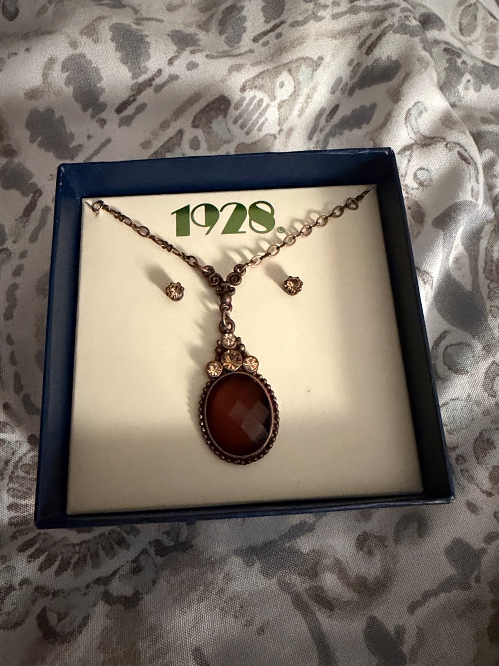 1928 Gold-Tone Brown Faceted Glass Pendant Necklace with Matching Studs